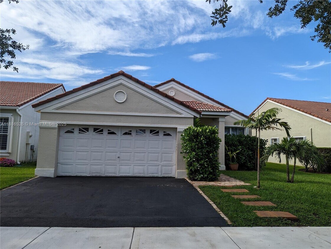 Foto principal - 876 Sand Creek Cir