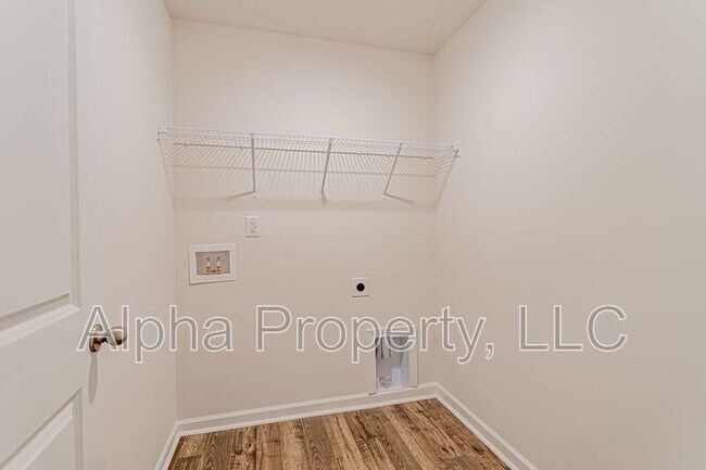 Building Photo - 597 Evaleigh St