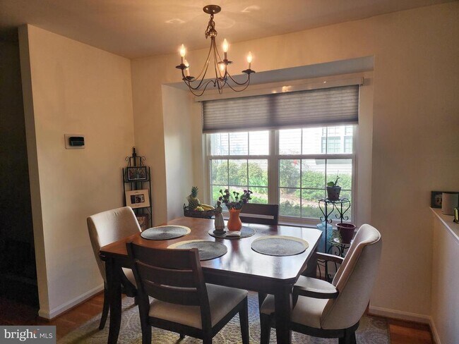 Foto del edificio - 922 Glackens Ln