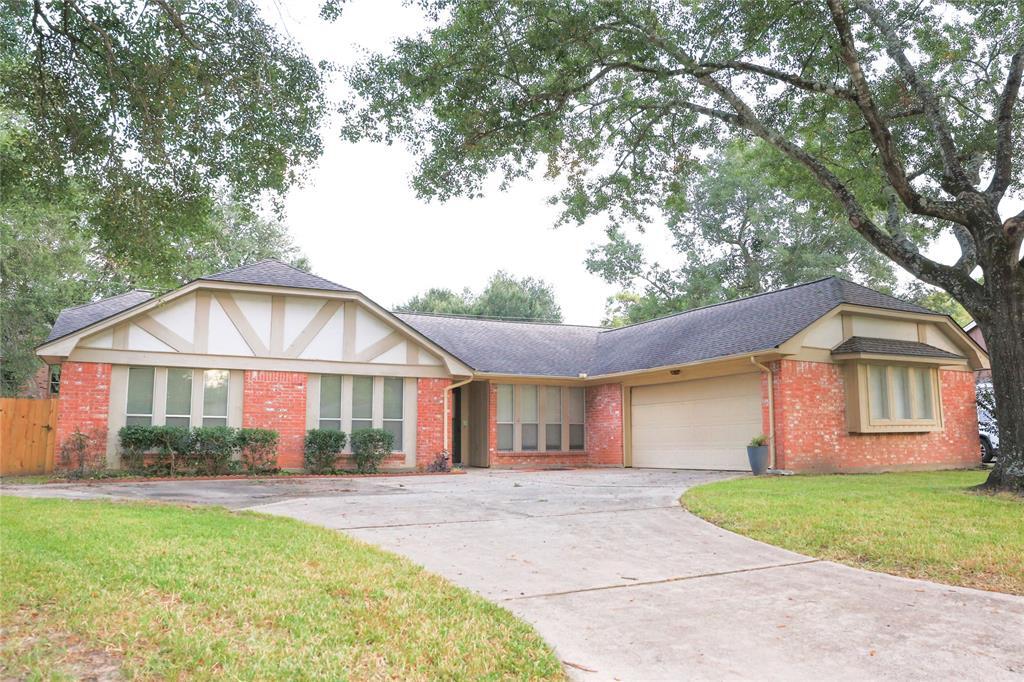 Foto principal - 3911 Cypress Lake Dr