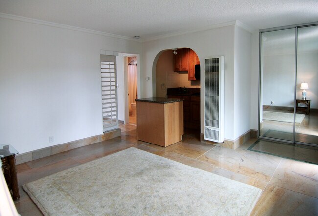 Good sized living room - 4860 Sandyland Rd