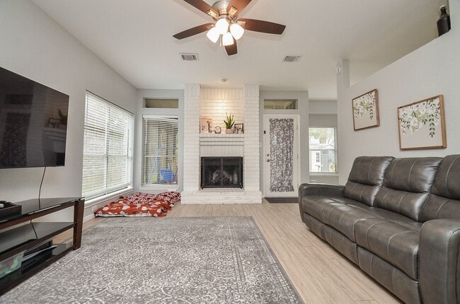 Foto del edificio - 4614 Rainbow Run