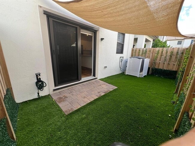 Foto del edificio - 256 SW 159th Ter