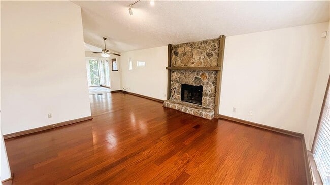 Building Photo - 4031 Sugar Mill Dr