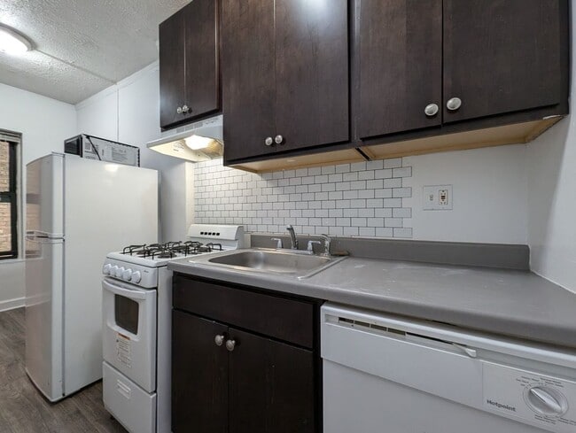 Building Photo - 5417 N Kenmore Ave