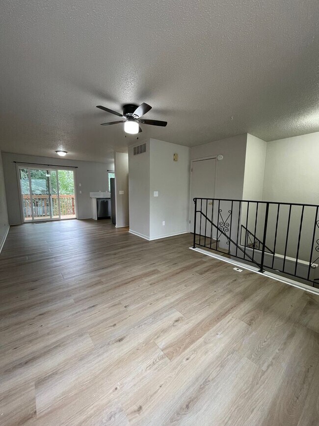 Foto del edificio - 607-609 Parker St Duplex