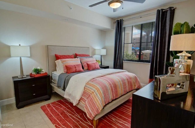 Foto del edificio - 16828 SW 137th Ave
