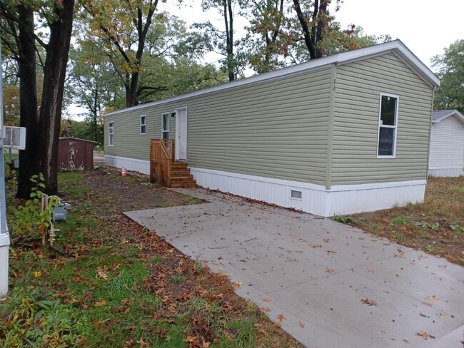 Building Photo - 2701 Huizenga St