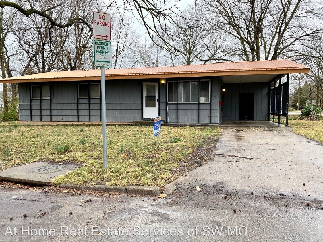 Primary Photo - 3 br, 1 bath House - 1010 E Catalpa