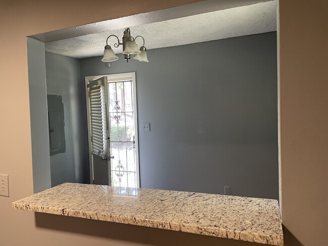 Foto del edificio - 2875 Hedgewood Dr NW