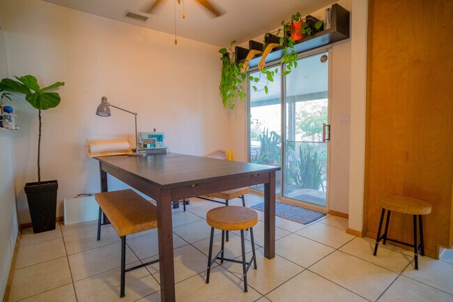 Foto del edificio - 537 W Knepp Ave