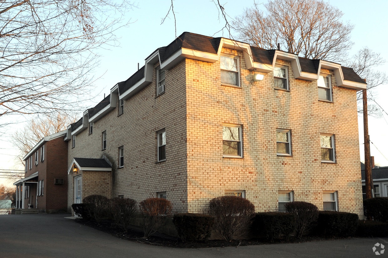 Primary Photo - 52 Hobart St
