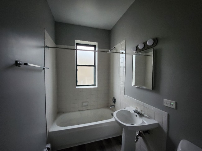 Photo - 52 N Parkside Ave (Chicago, IL) Apartment