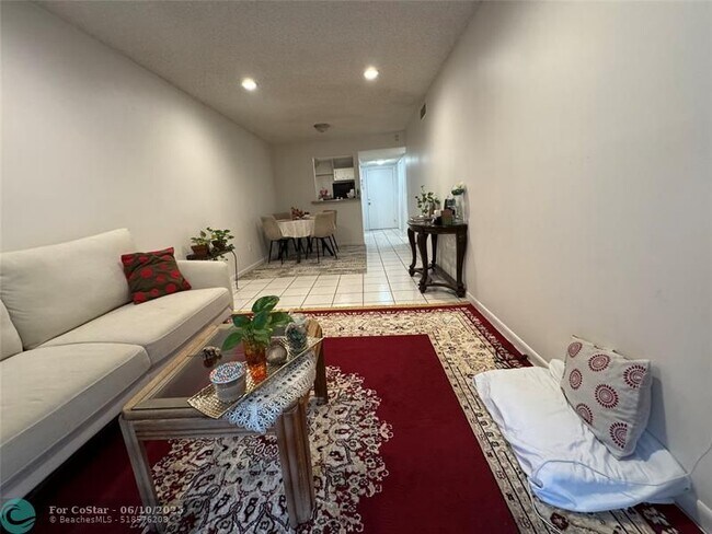 Foto del edificio - 4111 Stirling Rd
