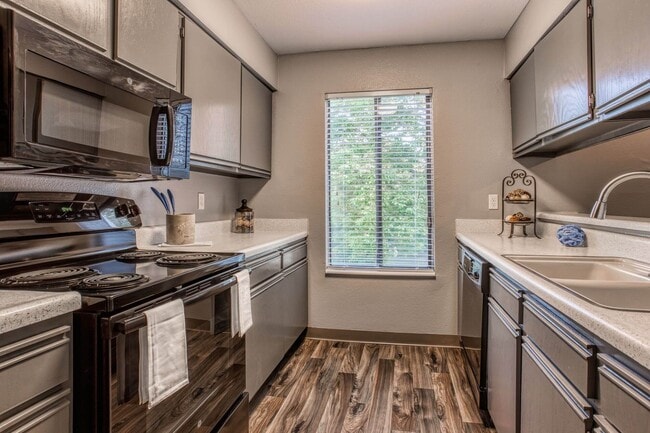 Building Photo - Perry 81