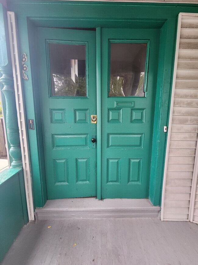 Building Photo - 86 Lime St.