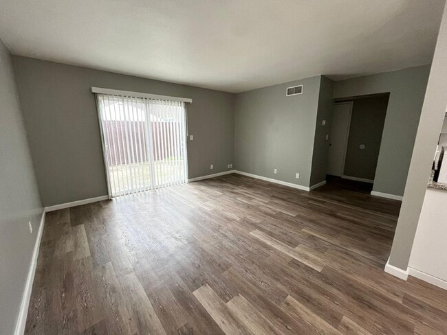 Building Photo - 3384 E Sierra Madre Ave