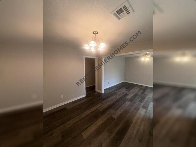 Building Photo - 1504 Casady Ln