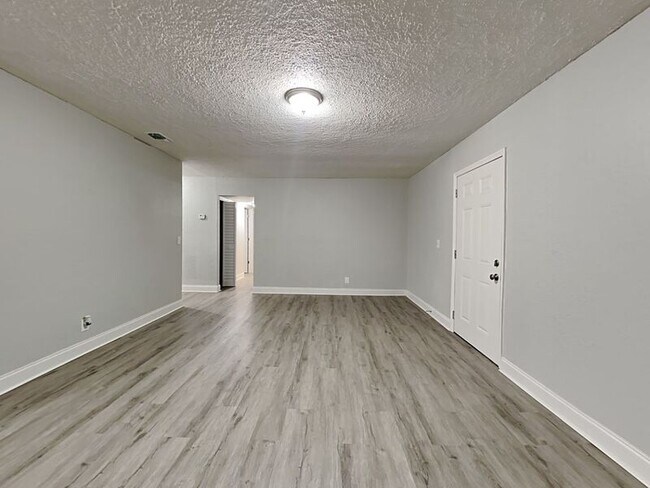 Building Photo - 9558 Norfolk Blvd