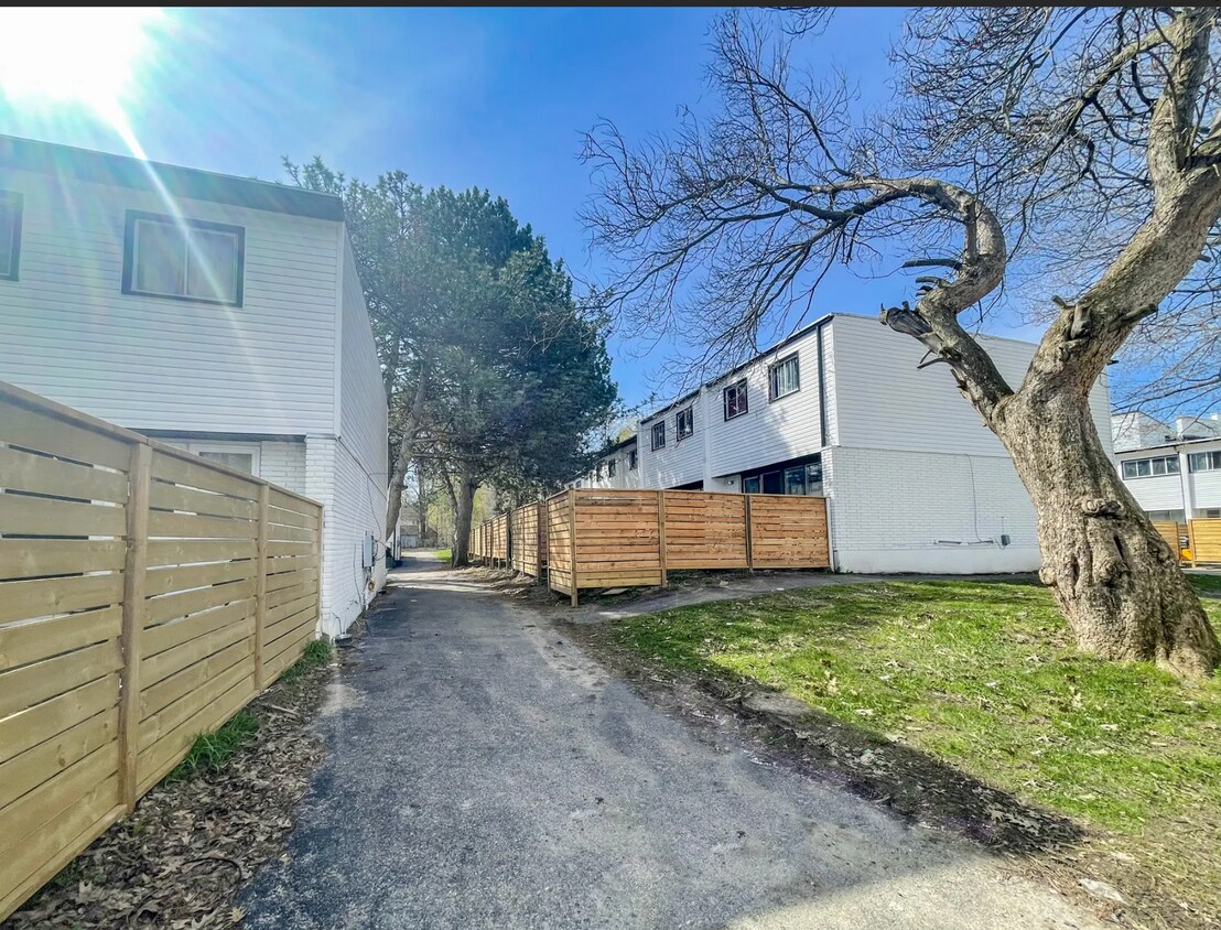 Photo du bâtiment - Sunnydale Towns