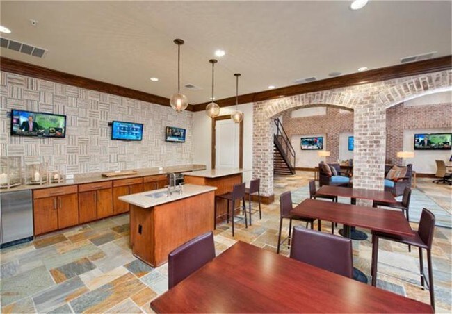 Building Photo - 3505 N Sam Houston Pky W