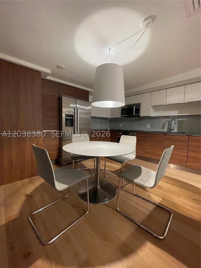 Foto del edificio - 601 NE 27th St
