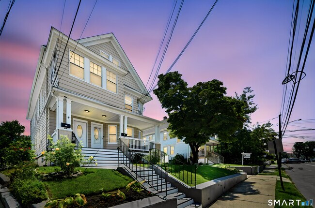 Foto del edificio - 97-99-99 Fairview Ave