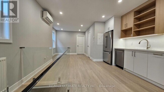 Photo du bâtiment - 351 Blackthorn Ave