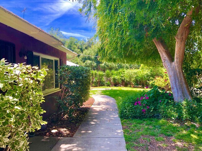 Building Photo - Secluded and Quiet Guest House Like Unit o...