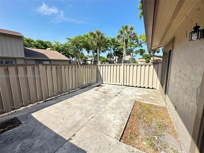 Foto del edificio - 5705 NW 21st St