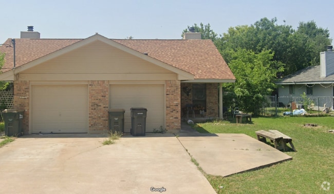 Building Photo - 707 Kimberly St
