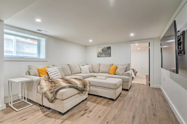 Building Photo - 1129 Augusta St Building Photo - 1129 Augusta St