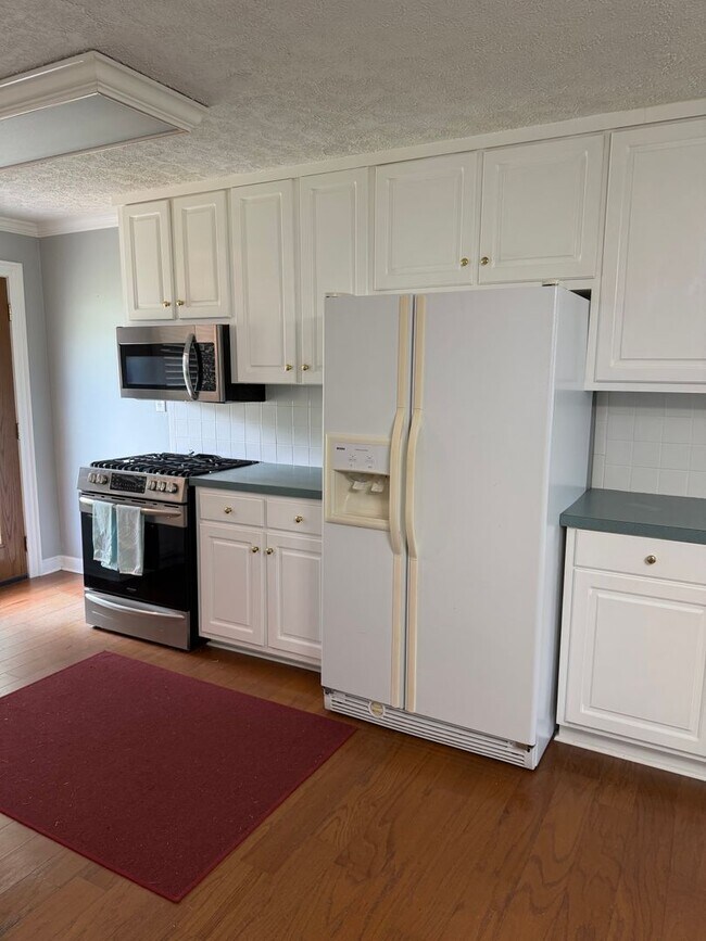 Building Photo - Fabulous 3 bedroom 2 bath in waterfront community!