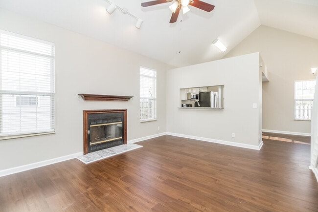 Building Photo - 909 Bexhill Ct S
