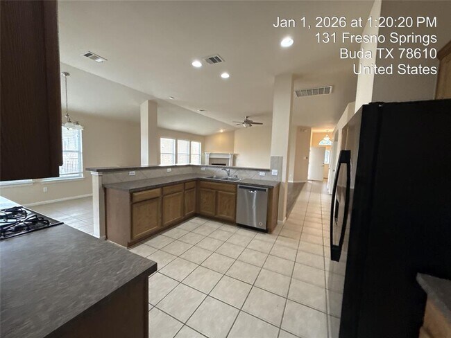 Building Photo - 131 Fresno Springs