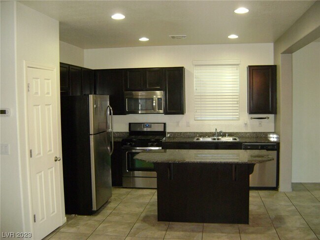 Foto del edificio - 7398 Cobbhan Dr