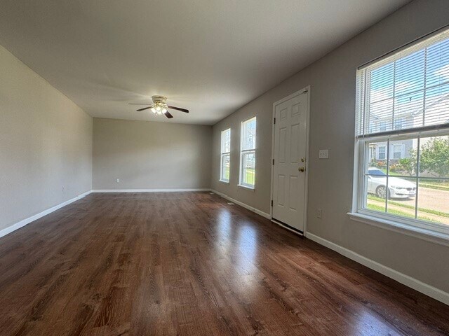 Building Photo - 125 Sophie Ln