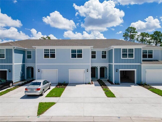 Building Photo - 2865 Clever Ln