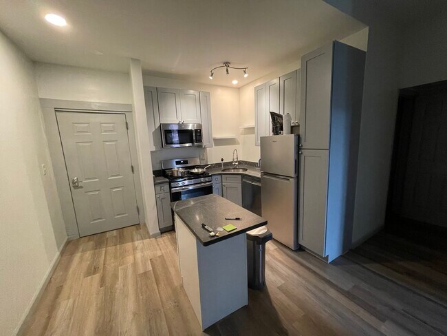 Building Photo - 1013 St Paul St