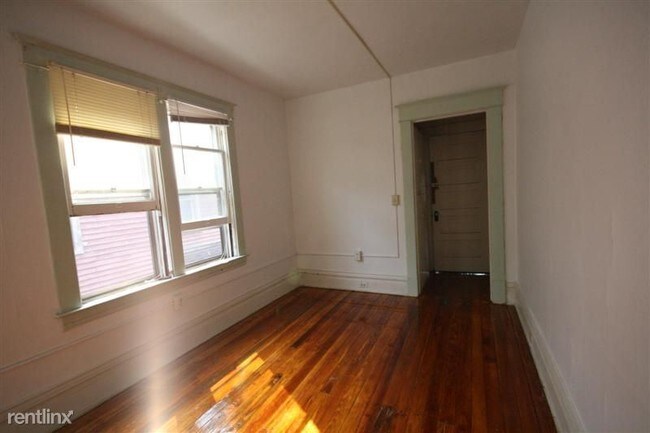 Foto del edificio - 5 br, 2 bath House - 615 Village St