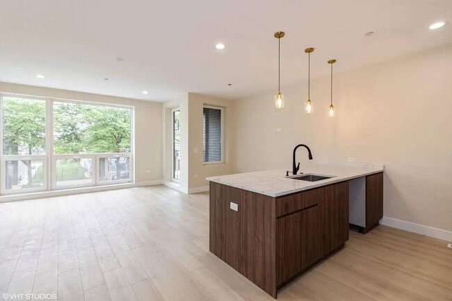 Building Photo - 2 bedroom in Chicago IL 60618