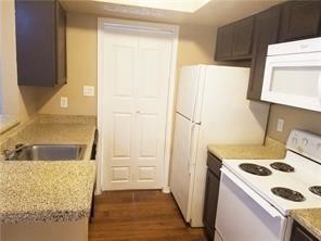 Foto del edificio - 9823 Walnut St