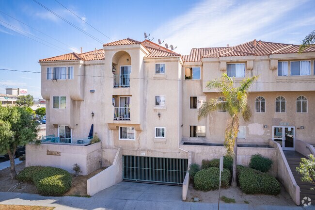 6100 Rugby Ave Huntington Park, CA 90255-7100 - 6100 Rugby Ave