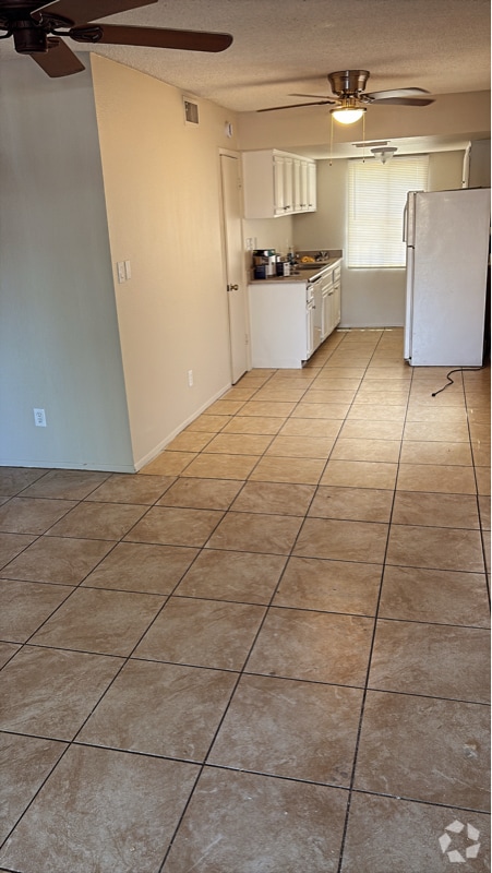 Building Photo - 5419 W Sheena Dr