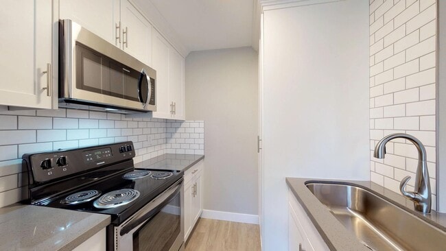Interior Photo - Henry Square