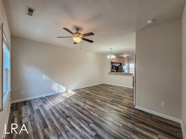 Foto del edificio - 127 Beacon Woods Dr