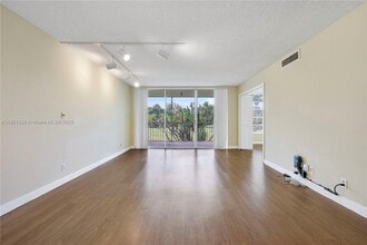 Building Photo - 3351 S Palm Aire Dr