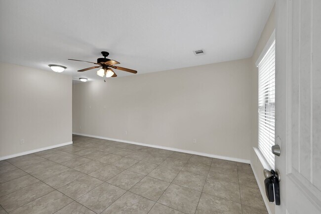 Foto del edificio - Rare Three Bedroom Two Bath Duplex in Willis