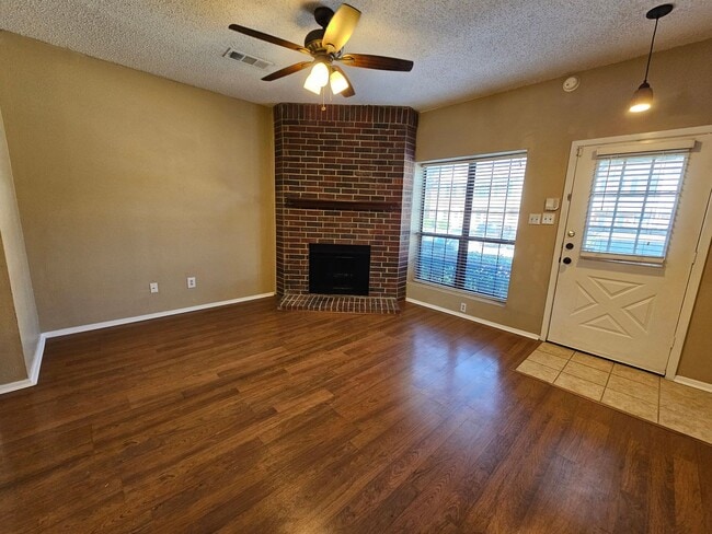 Building Photo - Stunning two-level, two-bedroom, one-and-a-half-bathroom townhome