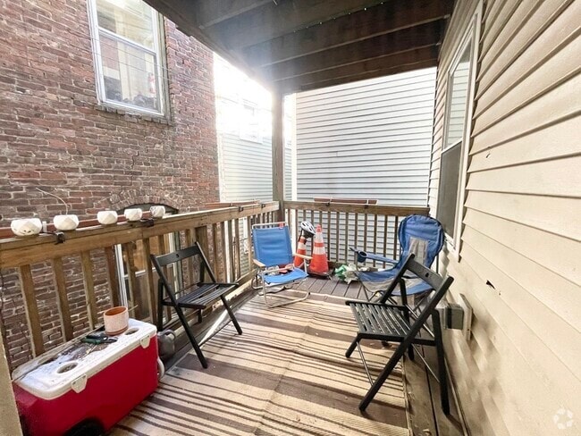 Building Photo - 93A Hillside St